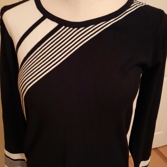Soft classic knit tunic sweater - Picture 2 of 9